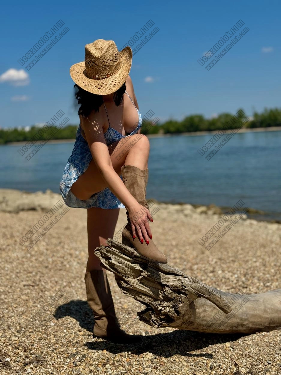 Anna Deluxe szexi masszazs profil kepes profil - szeximasszazs.hu Anna Deluxe - +36 20 564 8011 - szexi masszazs foto